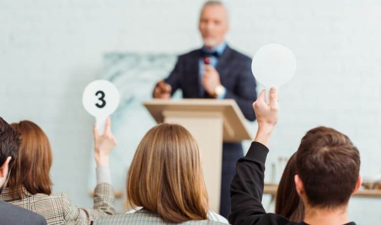 Property auction crowding bidding